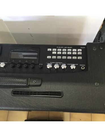 LINE 6 VETTA II AMPLIFICATORE COMBO CON PEDALIERA USATO